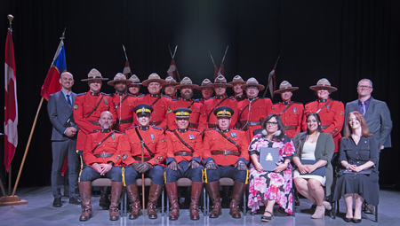 Photo de groupe des lauréats et des commandants divisionnaires du district du Nord.