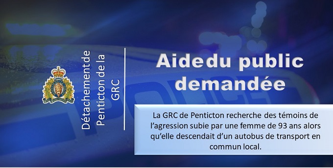 Image bleue avec une voiture de police en filigrane en arrière-plan. Le texte sur l’image indique : Détachement de la GRC de Penticton. Aide du public demandée. La GRC de Penticton recherche des témoins de l’agression subie par une femme de 93 ans alors qu’elle descendait d’un autobus de transport en commun local. 