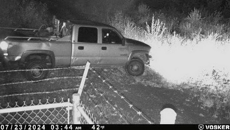 Photo of the passenger side of the suspect truck