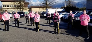 Photo of RCMP officers wearing pink.