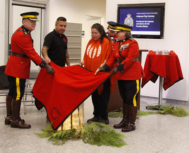 Photo of unveiling plaque