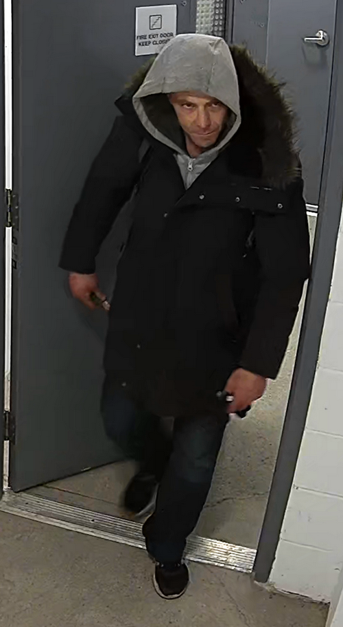 Aidez-nous à identifier cette personne d’intérêt.