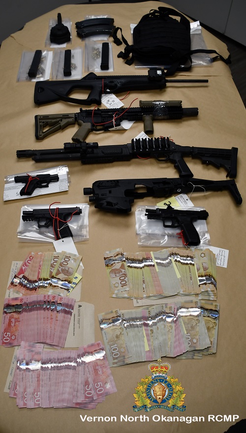 photo of seized guns and cash