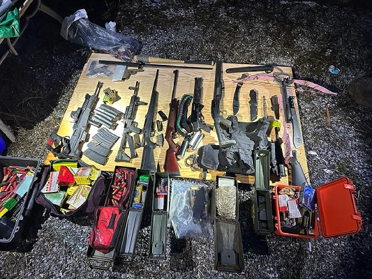 CFSEU Uniform Gang Enforcement Team seizes drug and weapons in Fruitvale, BC