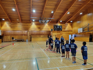 Des cadets dans un gymnase 